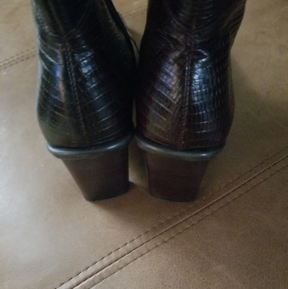 Boots - Picture 2 of 4